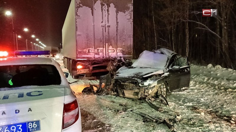 Девушка погибла в жуткой аварии на Тюменском тракте в Сургуте