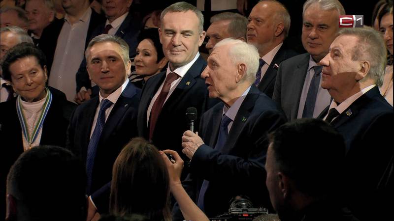 Торжественный вечер к 95-летию Югры посетили сразу три губернатора региона