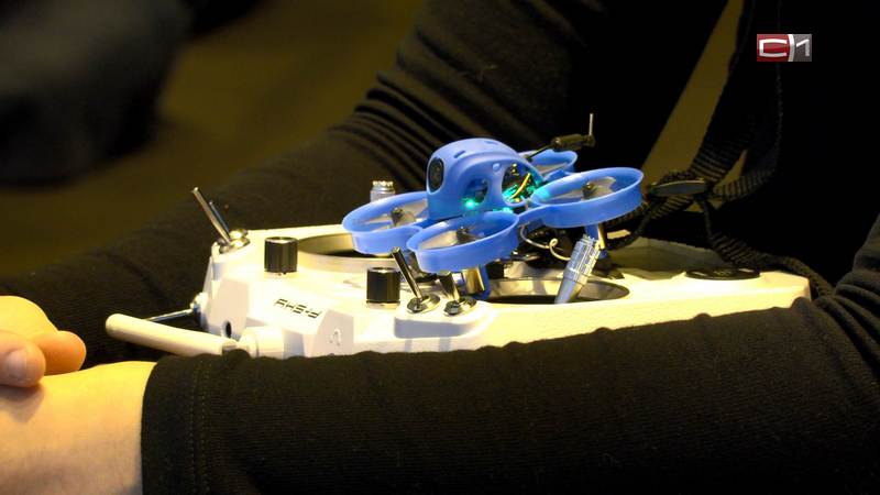 В Сургутской технологической школе прошло соревнование по управлению дронами