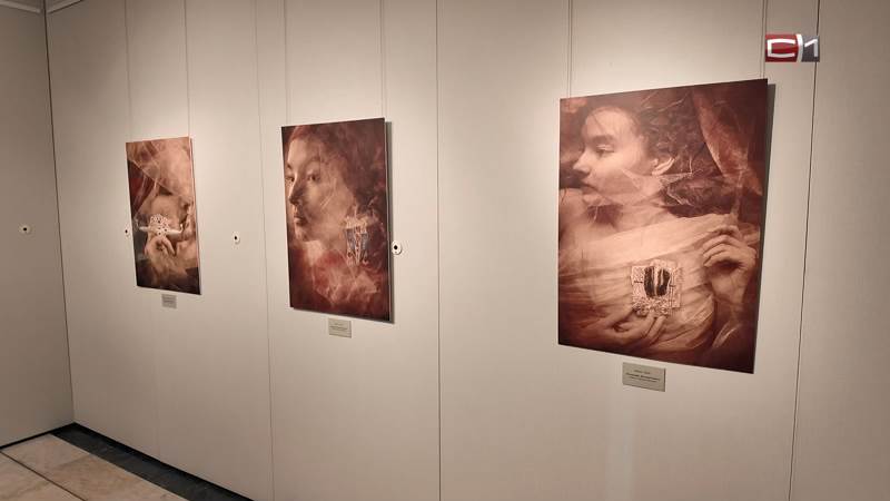 Украшения из древних камней представили в Сургуте на ювелирной выставке