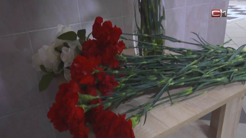 В Сургуте открыли мемориальную доску в память о героизме погибшего бойца СВО