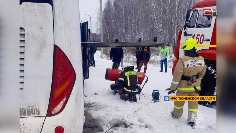 Автобус с 30 пассажирами застрял на морозе в Тюменской области
