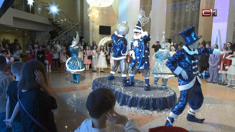 Почти 400 юных жителей Сургута посетили новогоднюю елку главы города