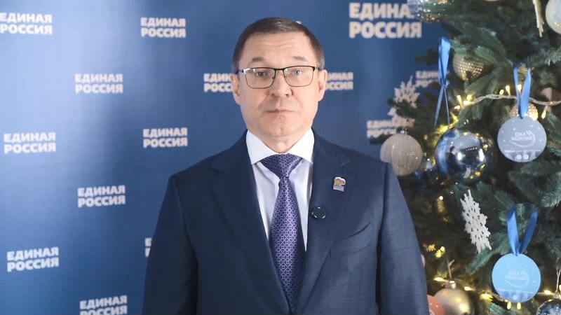 С наступающим Новым годом жителей Югры поздравил Владимир Якушев