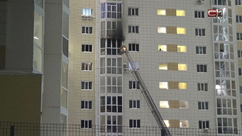Пожар на 10 этаже в жилом доме в Сургуте: есть пострадавшие