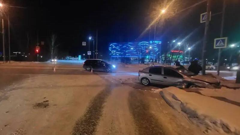 Маленькая девочка пострадала при столкновении двух автомобилей в Тюмени