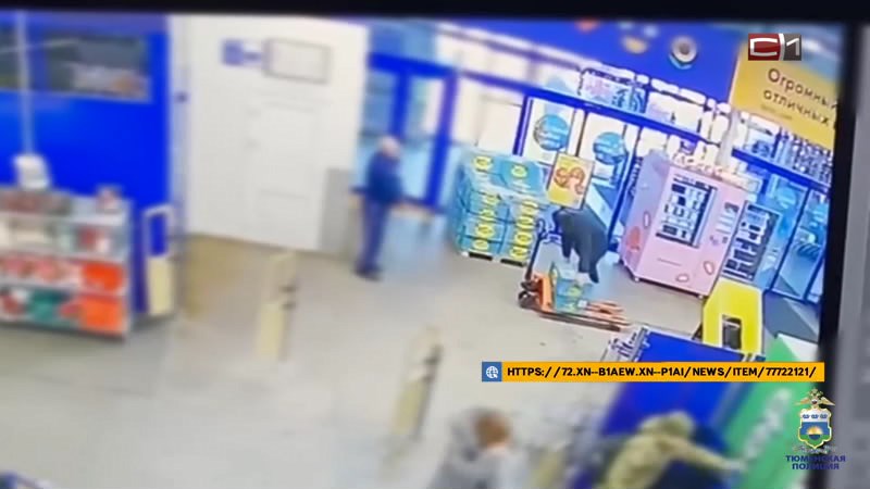 Тюменец украл из магазинов огурцы и бананы на общую сумму около 400 тысяч