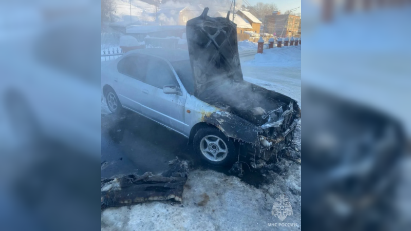 Психолог МЧС вытащила водителя из горящего автомобиля в Югре