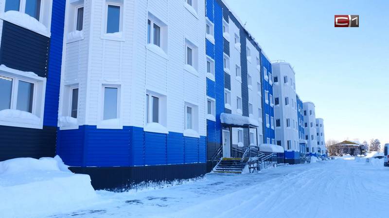 Жители аварийных домов из поселения Лямина получили ключи от новых квартир