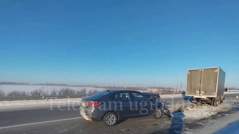 Молодой водитель спровоцировал аварию из трех машин в Югре