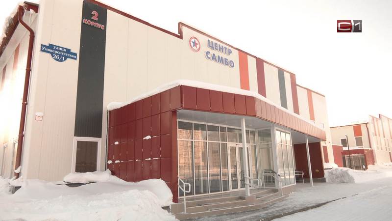 Сургутяне встают в очереди, чтобы записаться на секции в новых спорткомплексах