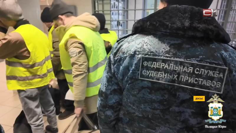 Житель Югры за деньги прописал в своей квартире более 20 мигрантов