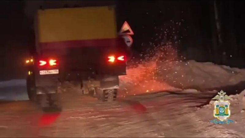 Огонь из выхлопной трубы: госавтоинспекторы в Югре помогли потушить грузовик