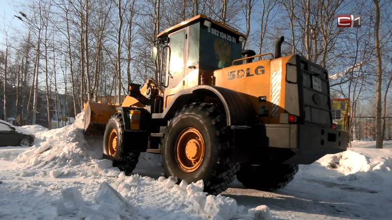От штрафов до увольнений: мэрия Сургута усилила контроль за уборкой снега