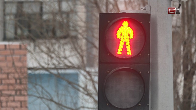 На Крылова в Сургуте появятся два новых светофора и тротуар