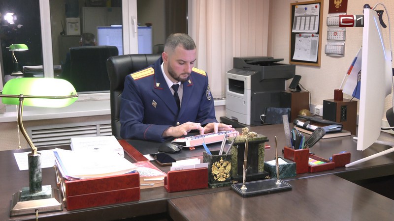 Житель Сургута смертельно ранил ножницами своего собутыльника
