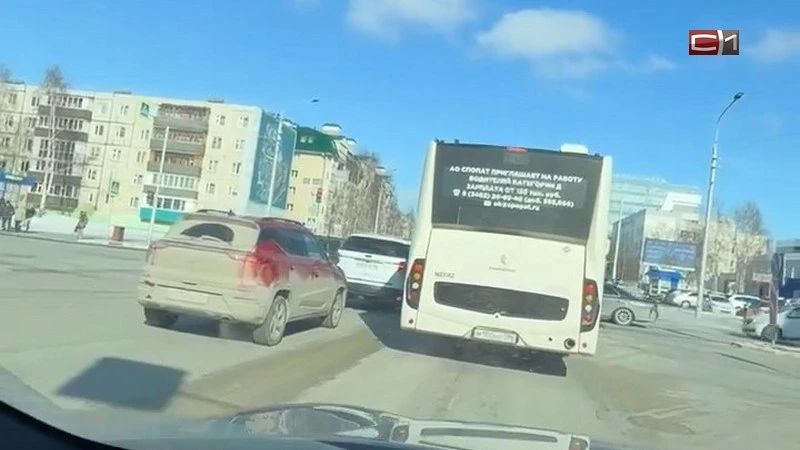Светофор завис на одном из перекрестков Сургута