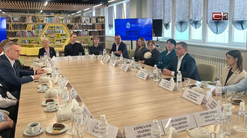Одну из самых современных школ Югры посетил Владимир Якушев
