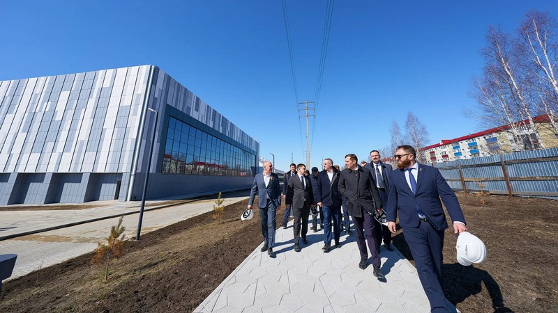 Руслан Кухарук приехал с проверкой на строящиеся соцобъекты Нефтеюганска