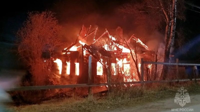 В Ханты-Мансийске полностью сгорел частный дом