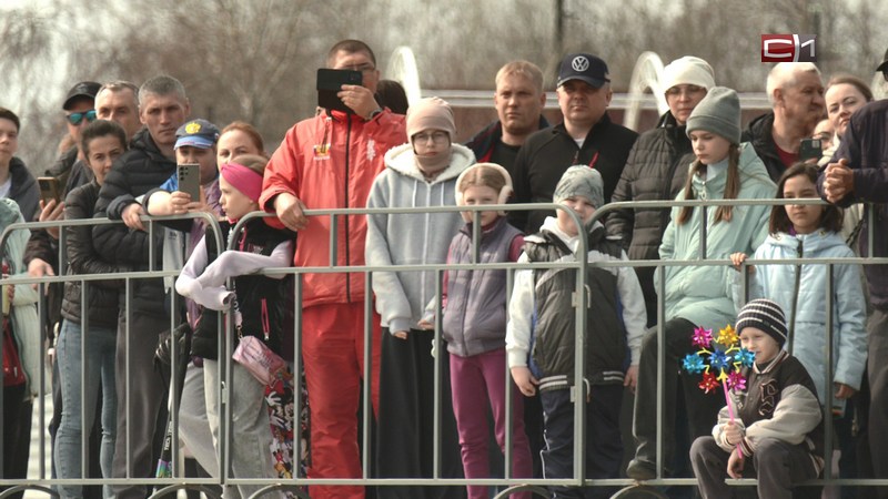 Акция «Полуденный выстрел»: сургутяне приходят на набережную Оби даже в непогоду
