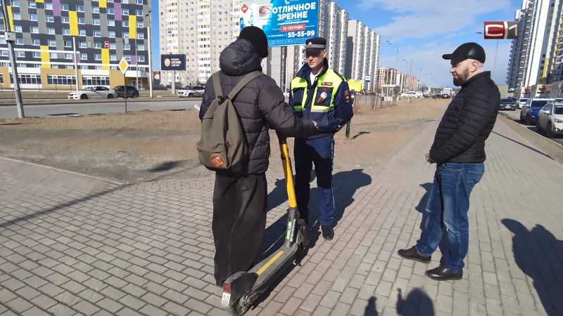 В Сургуте к ответственности привлекли больше 20 самокатчиков и 8 велосипедистов