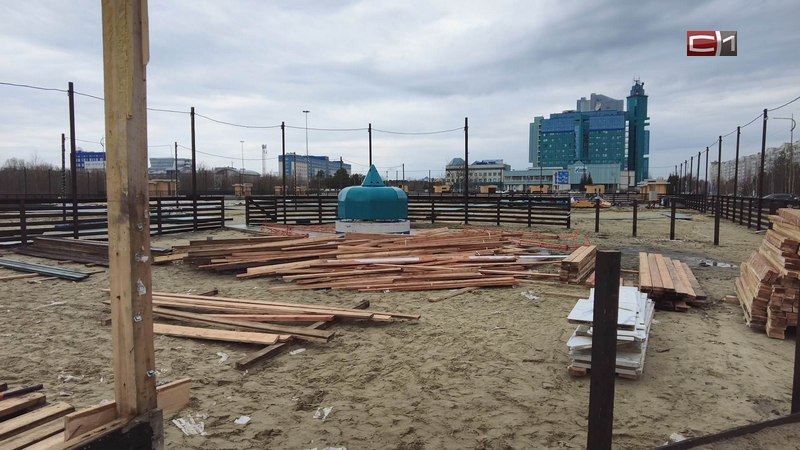 В центре Сургута демонтируют здание «Югра Парка»
