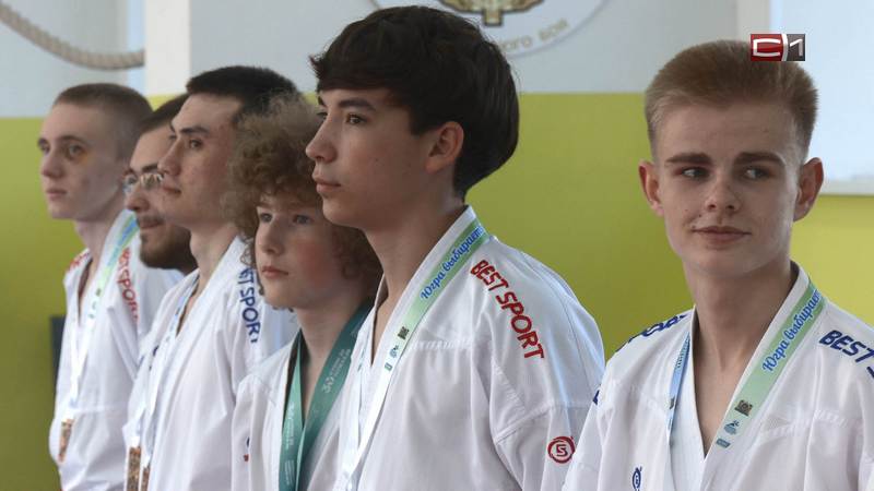 Каратисты из Сургута завоевали золото на чемпионате УрФО