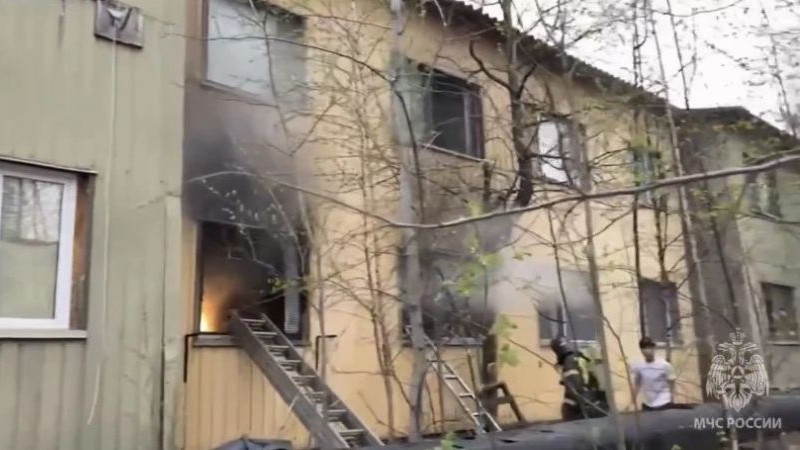 В Югре загорелась квартира в жилом доме – погибла женщина