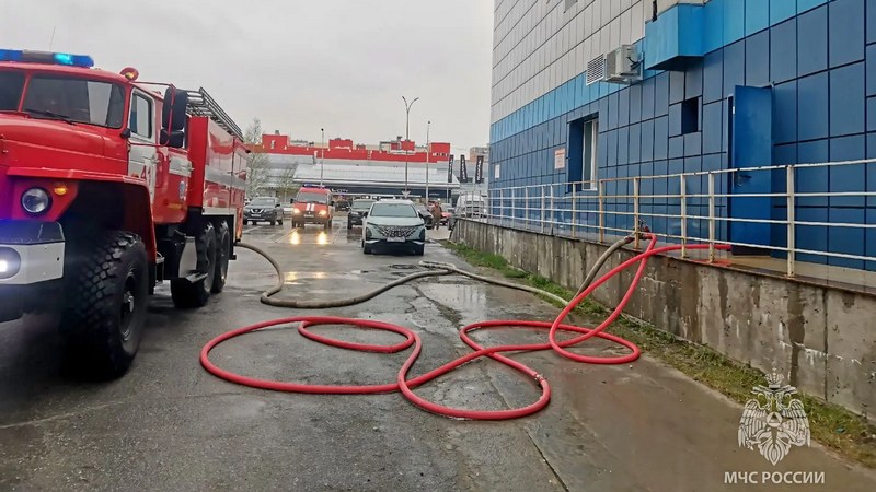 Более ста человек эвакуировали при пожаре в «Аквамарине» в Сургуте