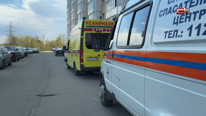 Молодая девушка выпала из окна 12 этажа в Сургуте