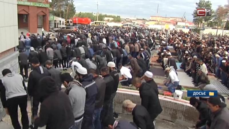 Сотни мусульман встретили Курбан-байрам в мечети Сургута