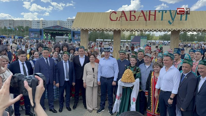 Иртышский Сабантуй отмечают на Центральной площади Сургута. ФОТО