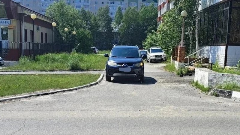 Подросток на велосипеде попал под колеса автомобиля в Сургутском районе