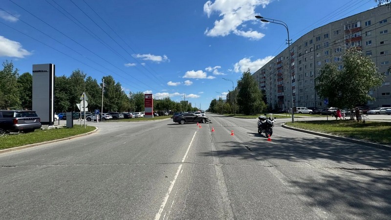 Выехал на встречку: в аварии в Сургуте пострадали два человека