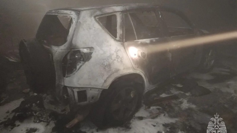 Автомобиль сгорел внутри гаражного бокса в Югре