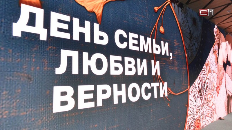 12 пар поженились на фестивале «Россия. Соединяя сердца» в столице Югры