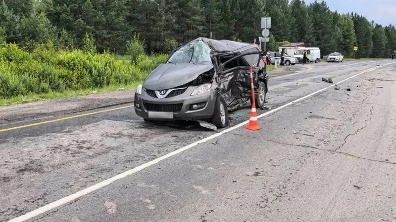 Житель Югры погиб в ДТП с грузовиком на трассе в Тюменской области