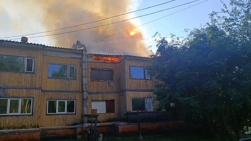 Пожар в частично расселенном доме произошел в Югре