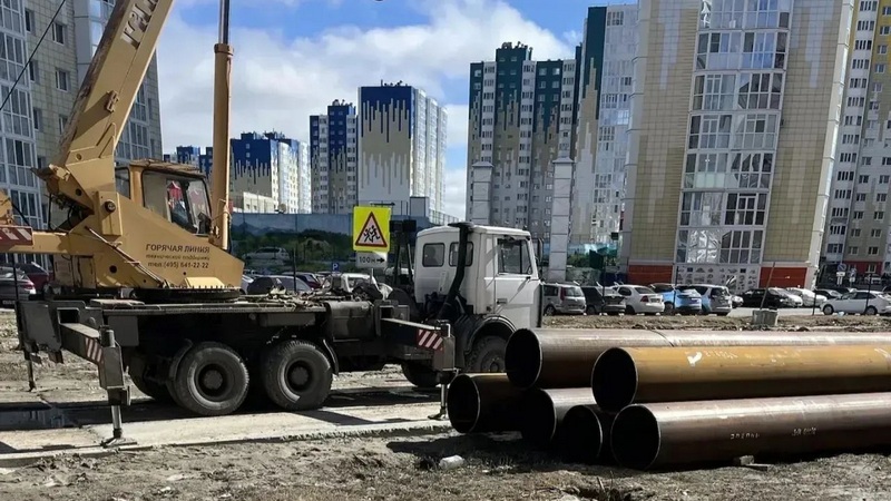 Резервную тепломагистраль для северного жилого района строят в Сургуте