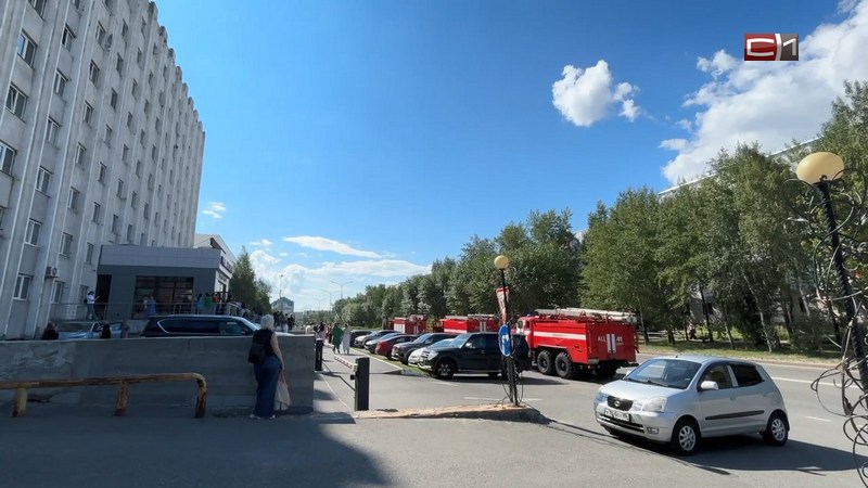 Из бизнес-центра в Сургуте эвакуировали 50 человек