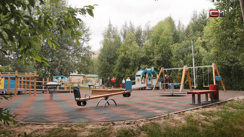 На ремонт детских площадок в Сургуте выделили более 50 миллионов рублей