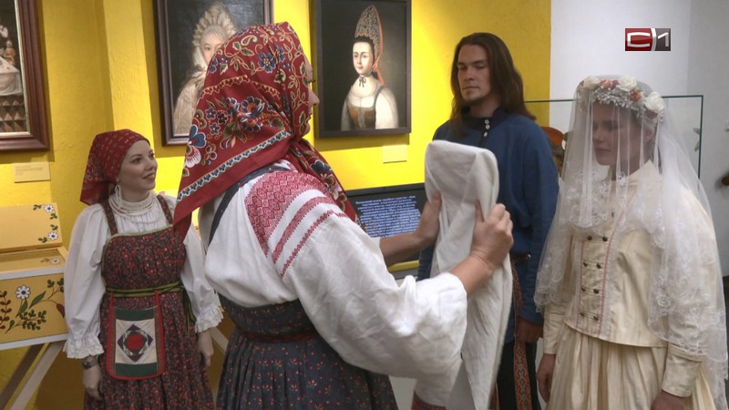 В столице Югры открыли выставку, посвященную свадебным традициям народов России