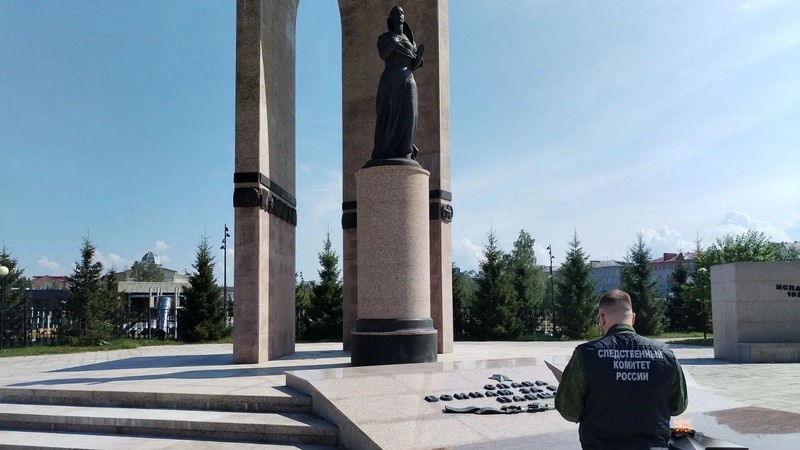 В Югре подросток катался на самокате по памятнику защитникам Отечества