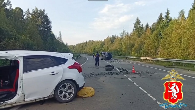 Травмы у троих: семья из Югры попала в аварию на трассе в Свердловской области