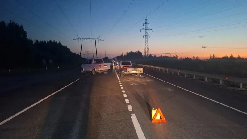 На трассе в Югре столкнулись два отечественных автомобиля — есть пострадавший