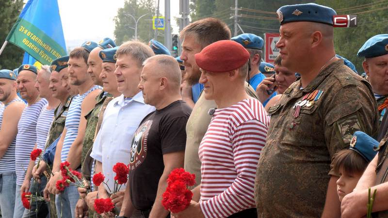 Память погибших бойцов почтили в Сургуте в День воздушно-десантных войск