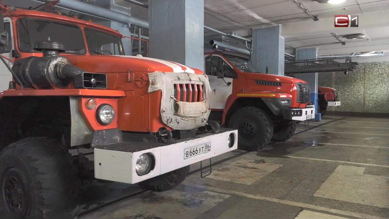 Двадцать человек эвакуировали при пожаре в многоэтажном доме в Югре