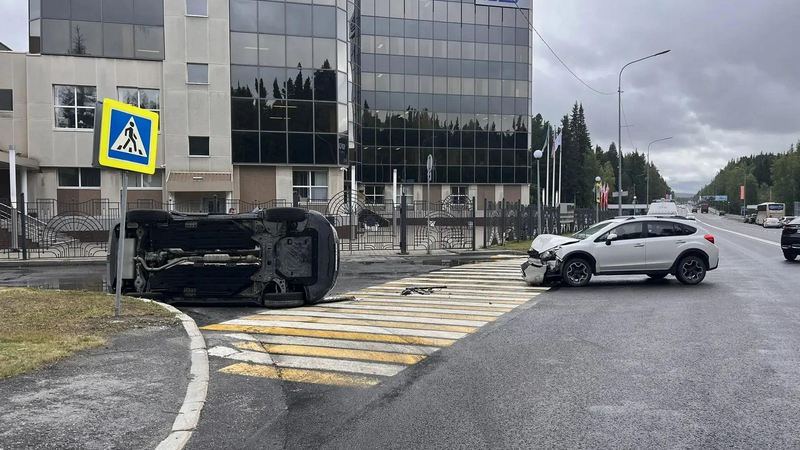 Две иномарки столкнулись в Югре — пострадала пассажирка