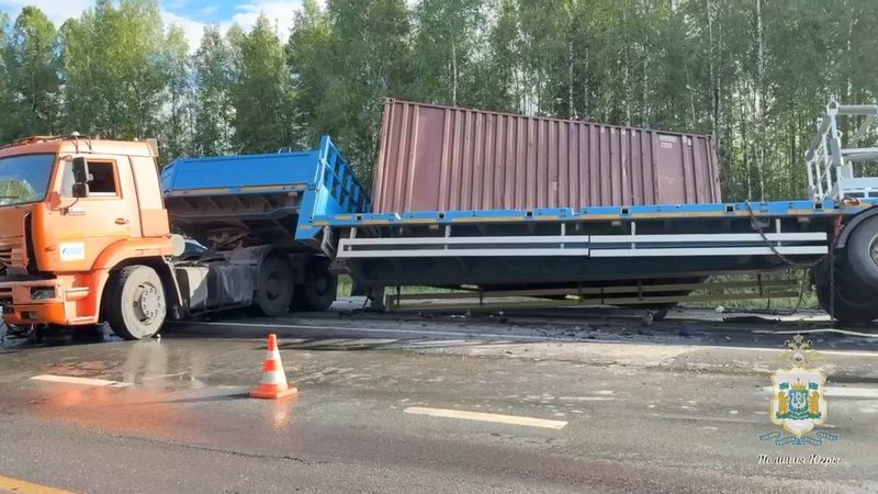 Три человека погибли в аварии с большегрузом в Югре